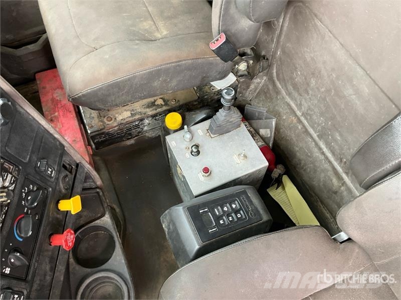 International HX520 Tri/A Dump Truck Kipper