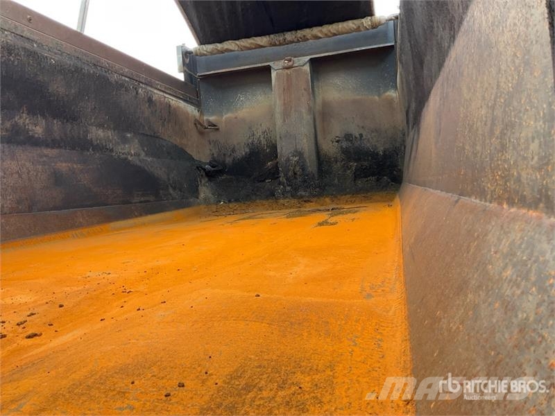 International HX520 Tri/A Dump Truck Kipper
