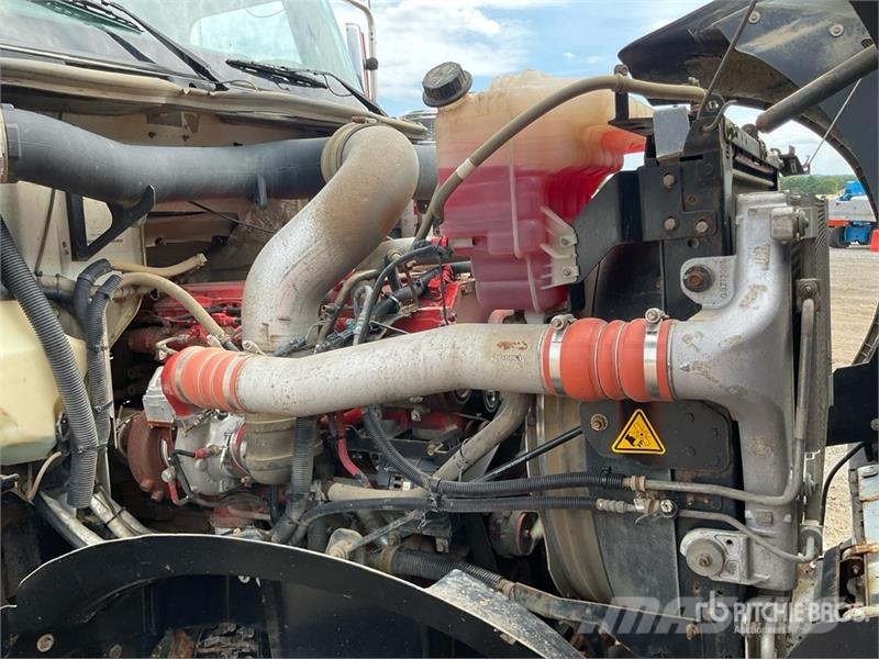 International HX520 Tri/A Dump Truck Kipper