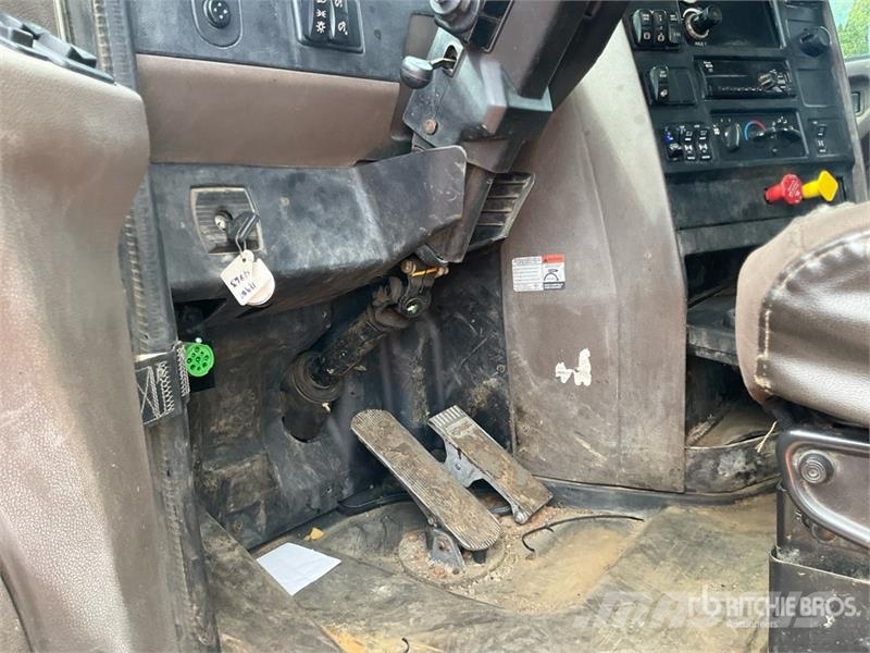 International HX520 Tri/A Dump Truck Kipper