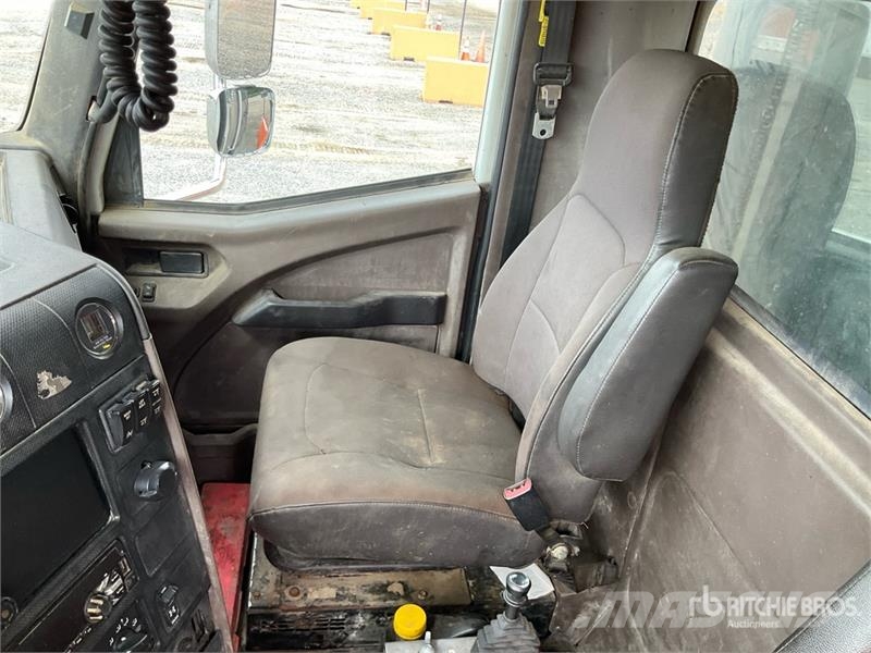 International HX520 Tri/A Dump Truck Kipper