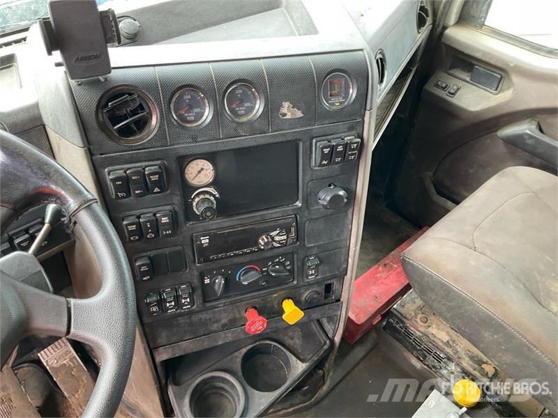 International HX520 Tri/A Dump Truck Kipper