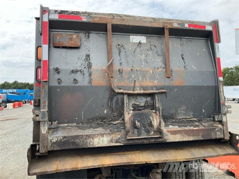 International HX520 Tri/A Dump Truck Kipper