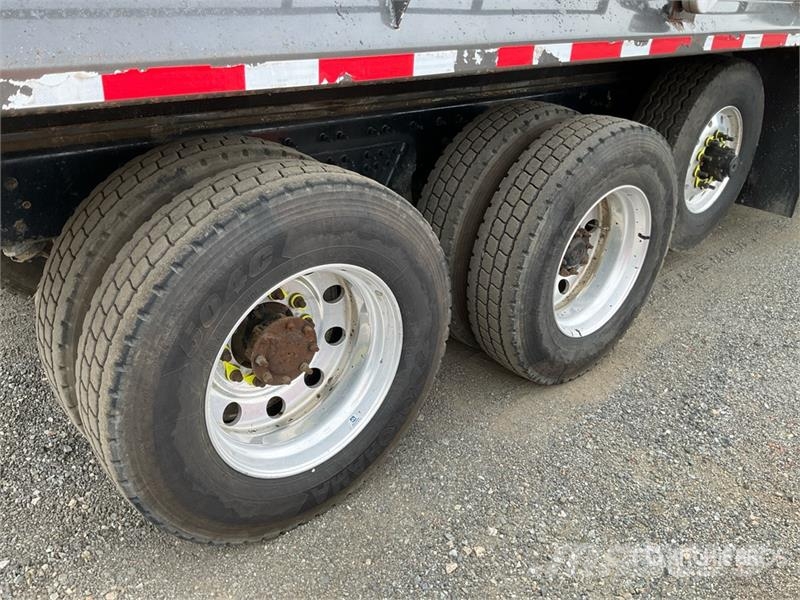 International HX520 Tri/A Dump Truck Kipper