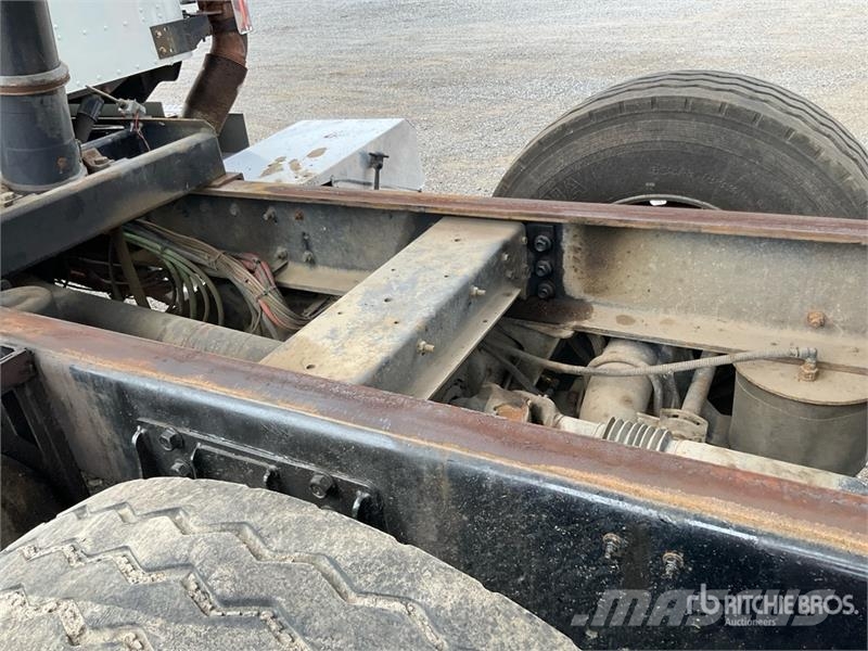 International HX520 Tri/A Dump Truck Kipper