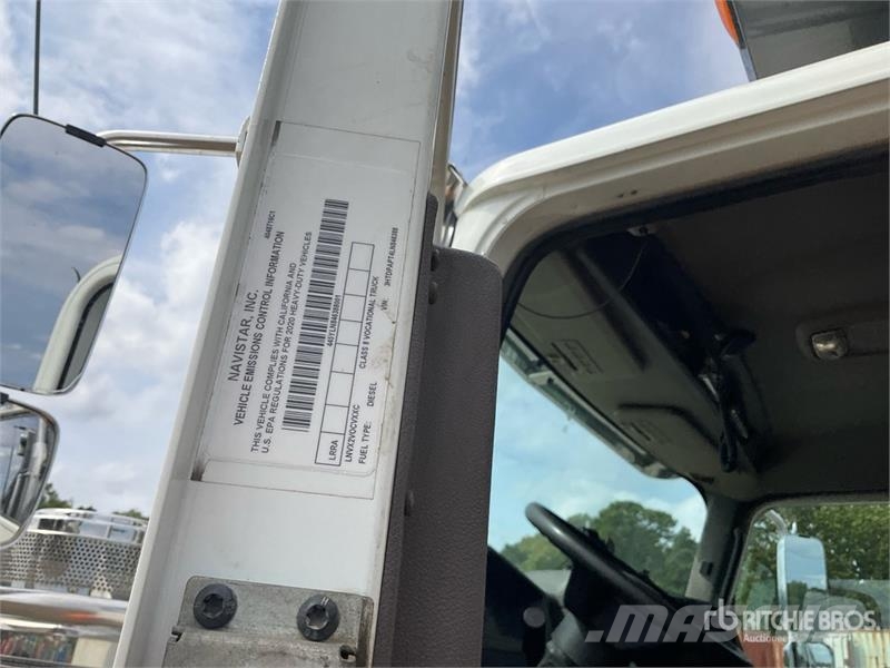 International HX520 Tri/A Dump Truck Kipper