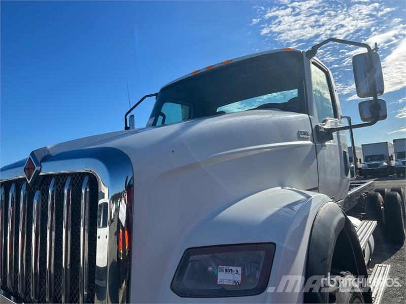 International HX620 6x4 Cab and Chassis (Inoperable) Ohjaamot ja sisustat