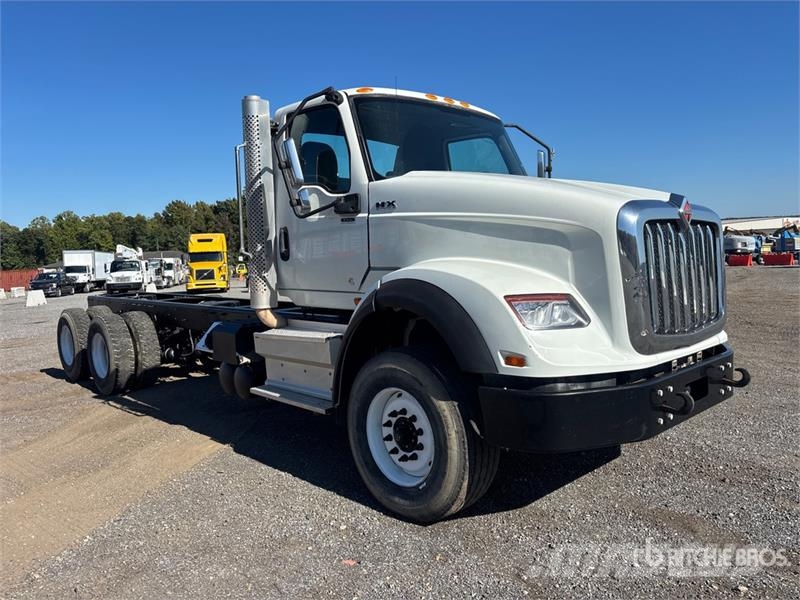 International HX620 6x4 Cab and Chassis Kabiner og interiør