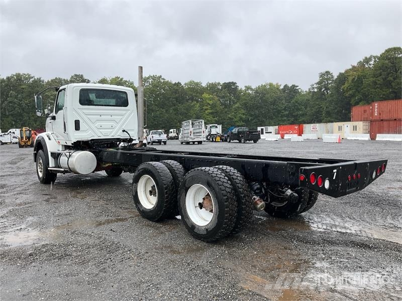International HX620 6x4 Cab and Chassis Cabine e interni