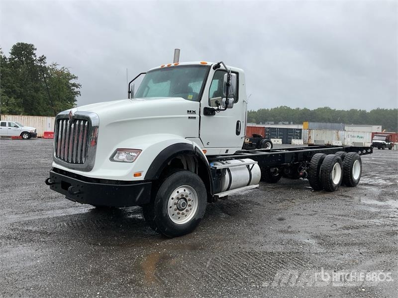 International HX620 6x4 Cab and Chassis Cabine e interni