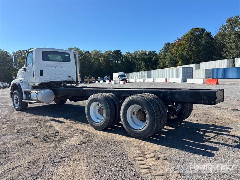 International HX620 6x4 Cab and Chassis Kabiner og interiør
