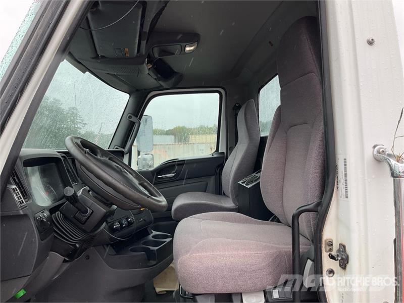 International HX620 6x4 Cab and Chassis Cabine e interni