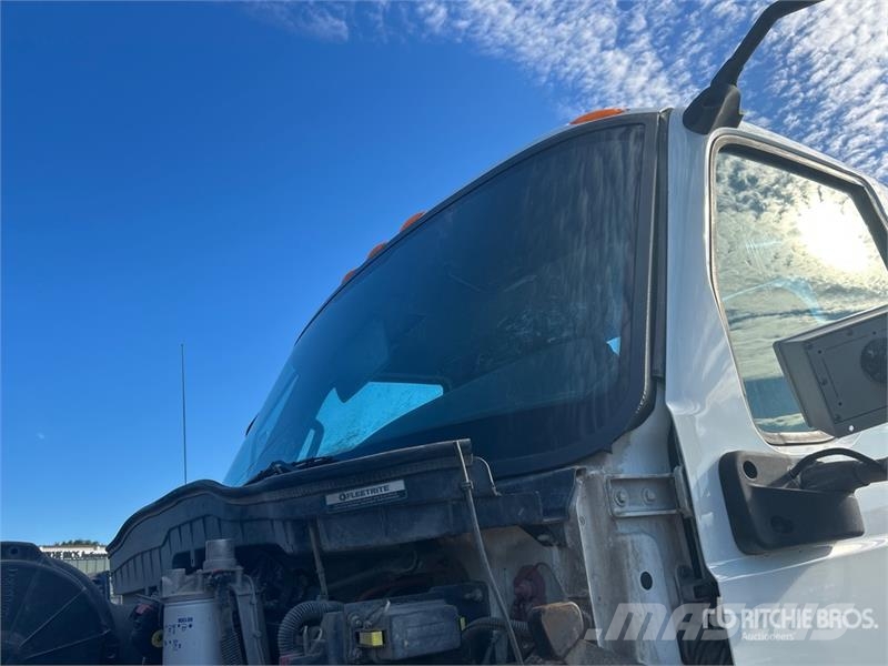 International HX620 6x4 Cab and Chassis (Inoperable) Ohjaamot ja sisustat