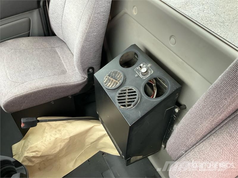 International HX620 6x4 Cab and Chassis Cabine e interni
