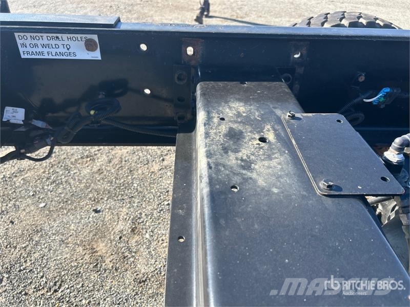 International HX620 SBA 6x4 Cab and Chassis (Inoperable) Ohjaamot ja sisustat