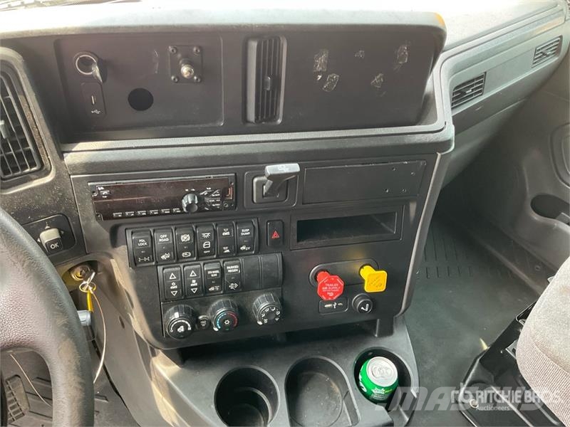 International LT625 Седельные тягачи