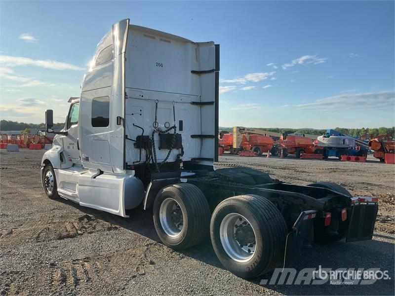 International LT625 Prime Movers