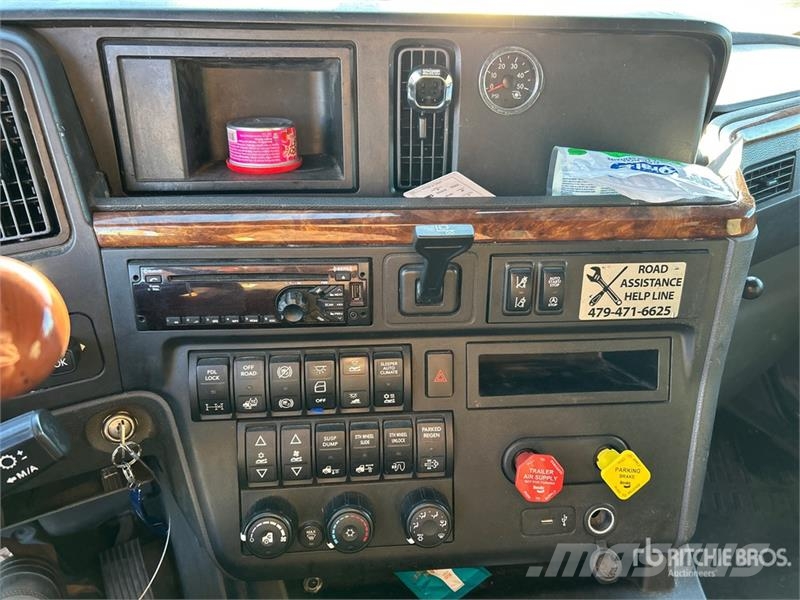 International LT625 Седельные тягачи