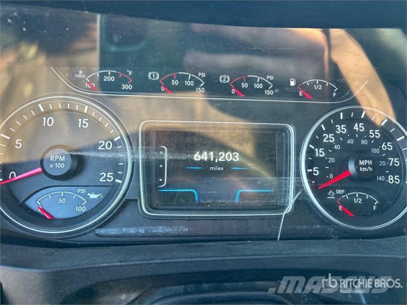 International LT625 Седельные тягачи
