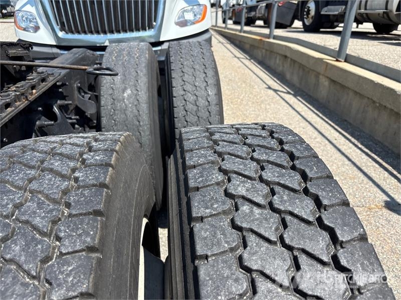 International LT625 Truck Tractor Units