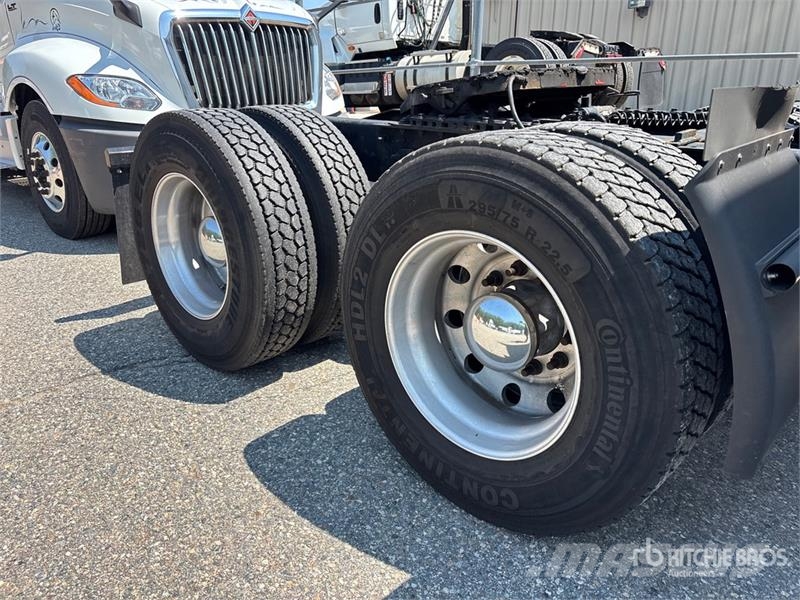 International LT625 Truck Tractor Units