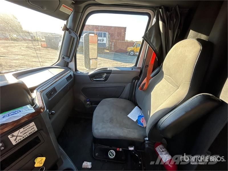 International LT625 Седельные тягачи