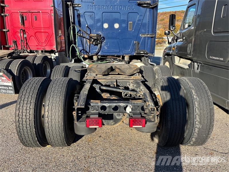 International LT625 وحدات الجر
