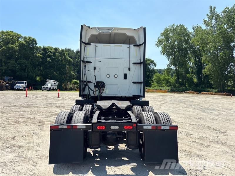 International LT625 Truck Tractor Units