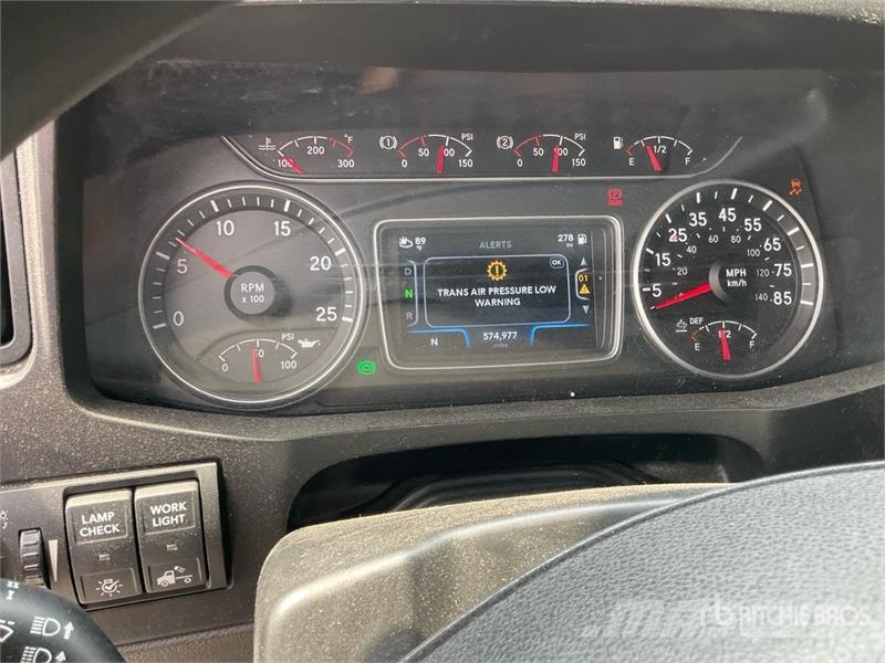 International LT625 Седельные тягачи