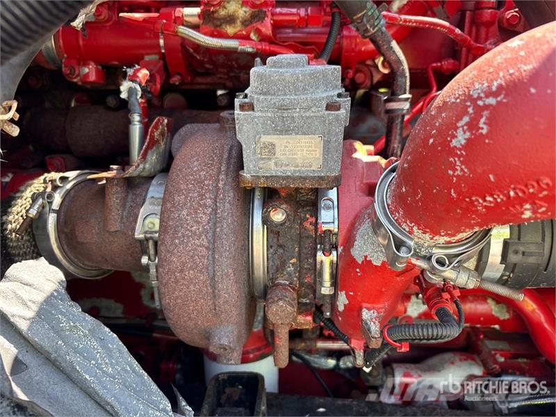 International LT625 Truck Tractor Units