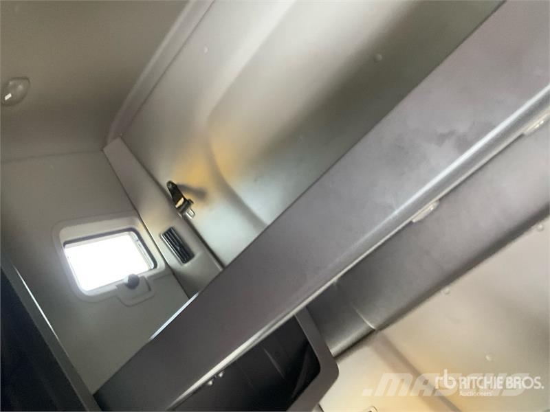 International LT625 Седельные тягачи