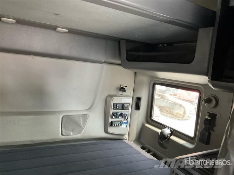 International LT625 Седельные тягачи
