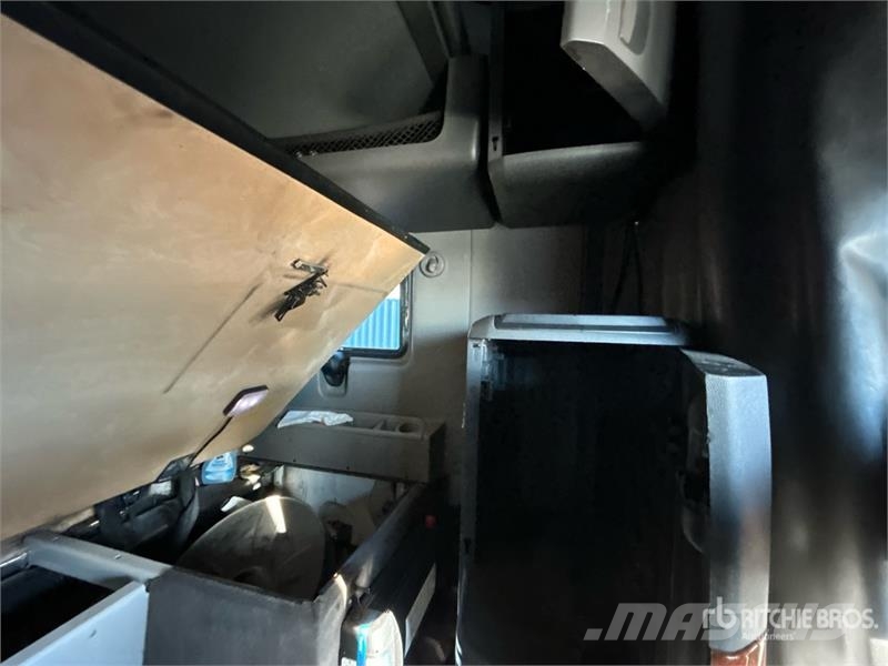 International LT625 Седельные тягачи