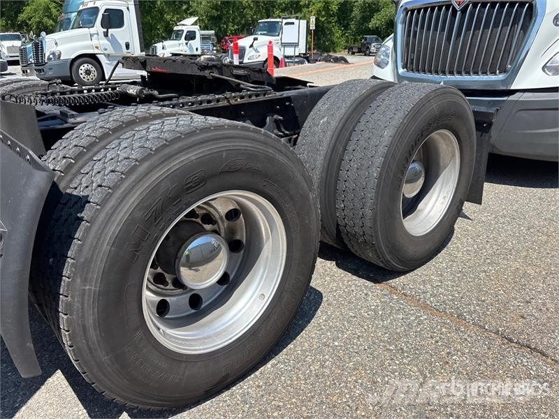 International LT625 Truck Tractor Units