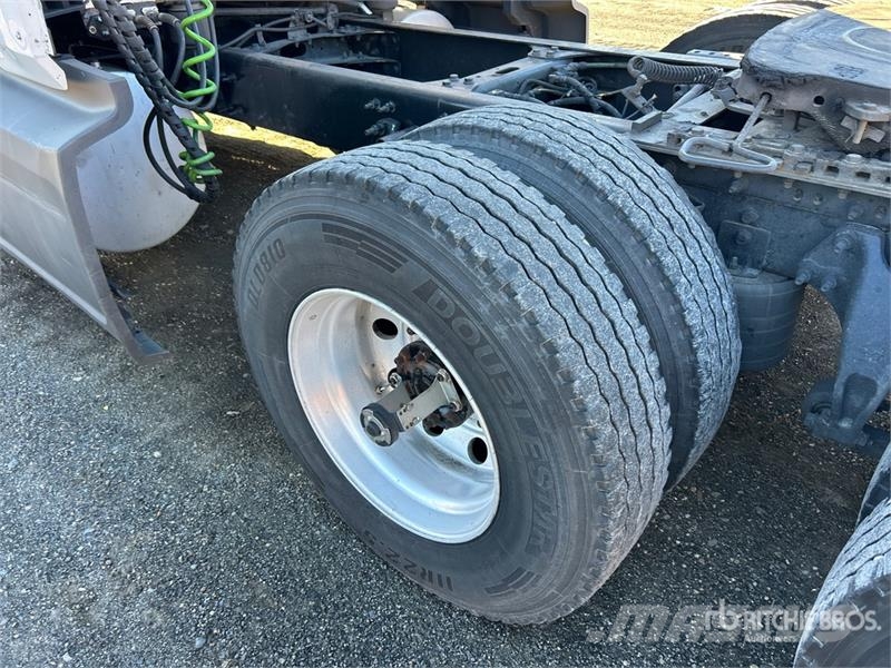 International LT625 Седельные тягачи