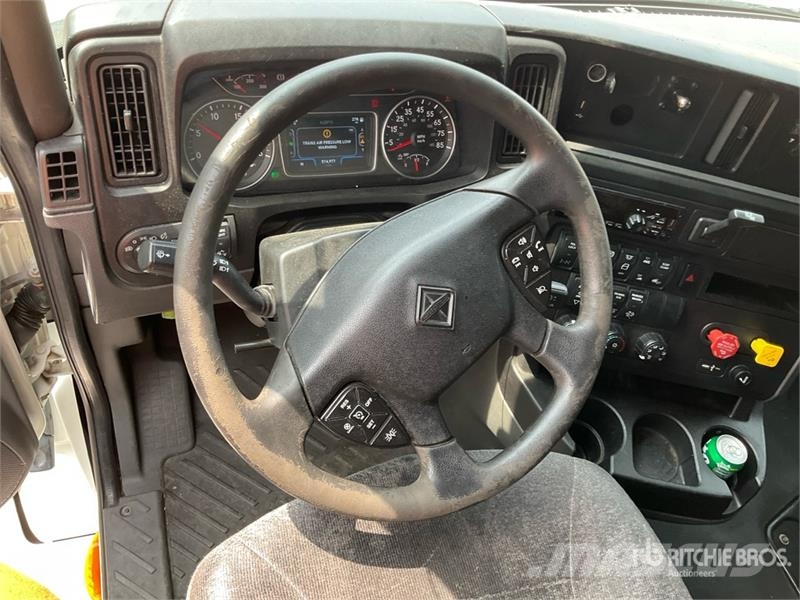 International LT625 Седельные тягачи