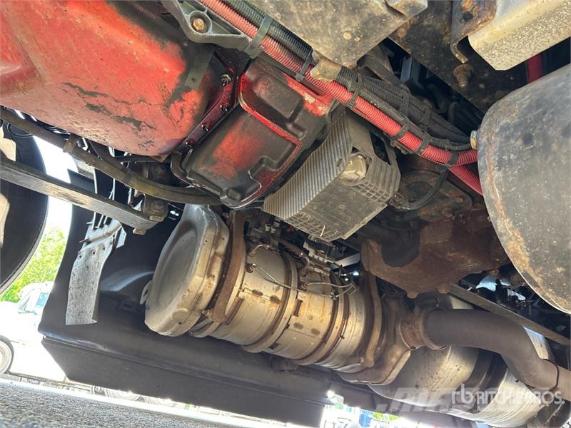 International LT625 Truck Tractor Units