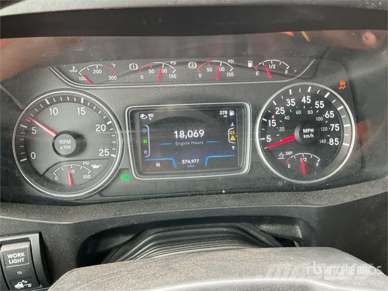 International LT625 Седельные тягачи
