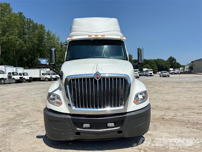 International LT625 Truck Tractor Units