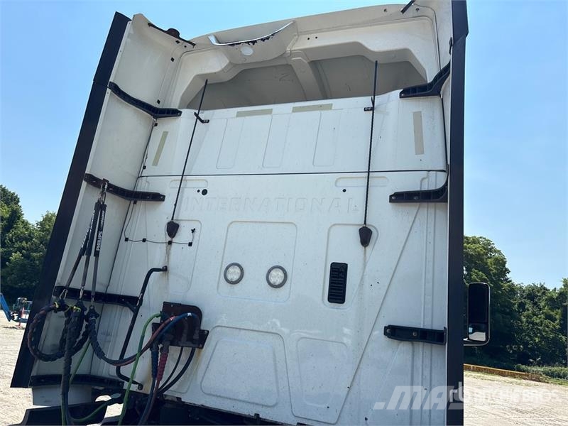 International LT625 Truck Tractor Units
