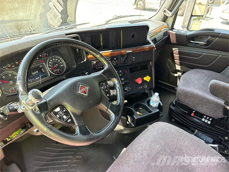 International LT625 Truck Tractor Units