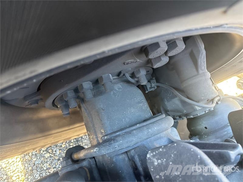 International LT625 6x4 T/A Day Cab Truck Tractor Седельные тягачи
