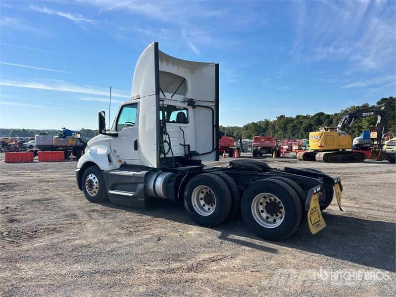 International LT625 6x4 T/A Day Cab Truck Tractor Vlačilci