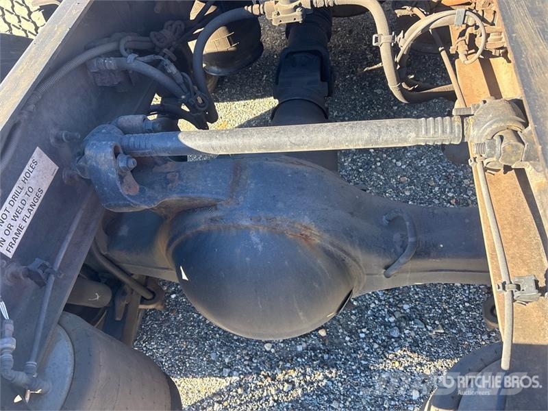 International LT625 6x4 T/A Day Cab Truck Tractor Седельные тягачи