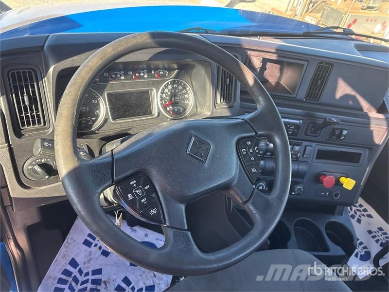 International LT625 6x4 T/A Day Cab Truck Tractor Седельные тягачи