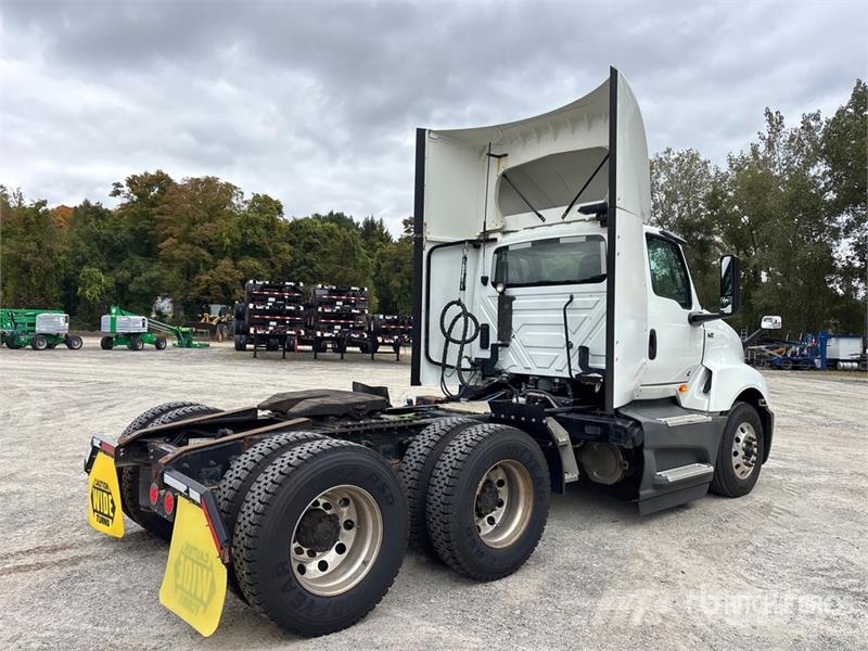 International LT625 6x4 T/A Day Cab Truck Tractor 牵引车