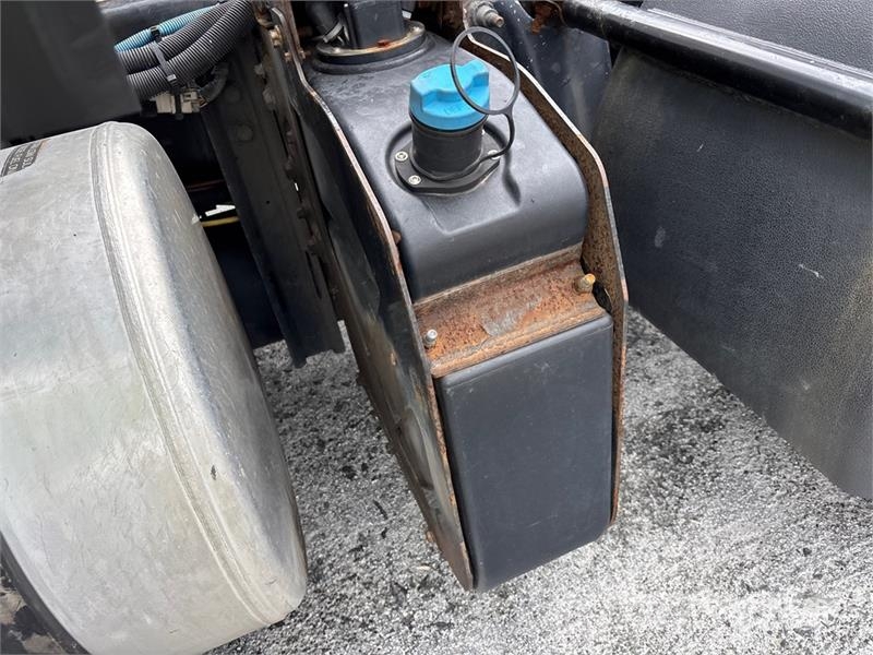 International LT625 6x4 T/A Day Cab Truck Tractor 牵引车