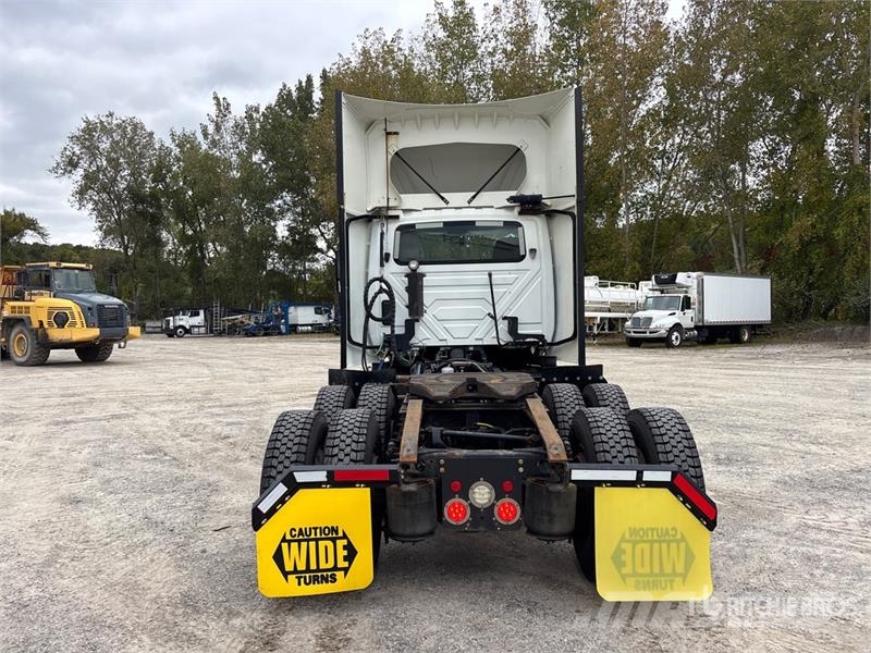 International LT625 6x4 T/A Day Cab Truck Tractor 牵引车