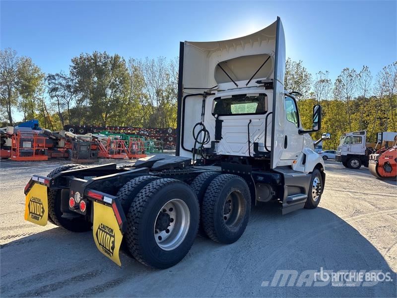 International LT625 6x4 T/A Day Cab Truck Tractor Vlačilci