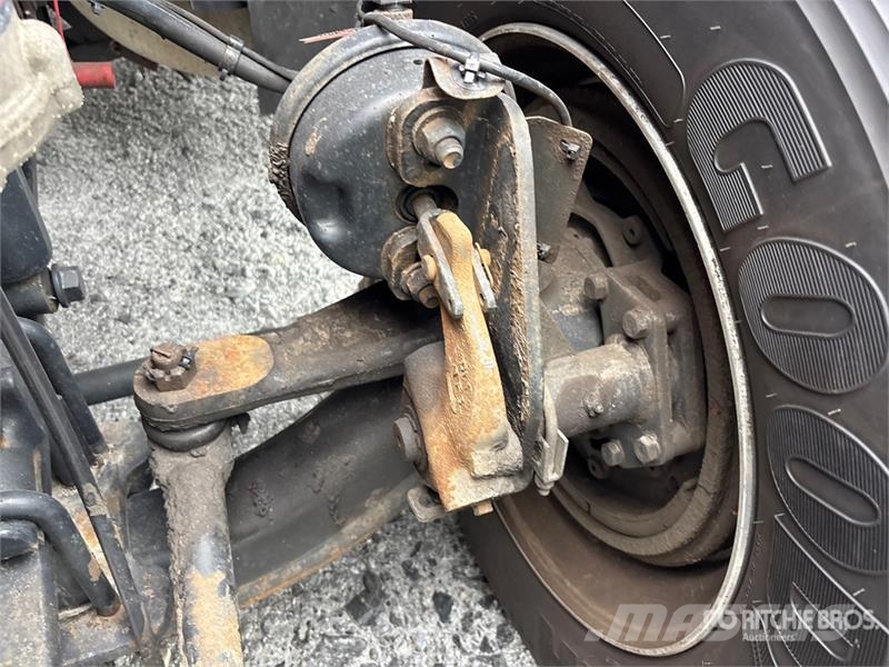 International LT625 6x4 T/A Day Cab Truck Tractor 牵引车